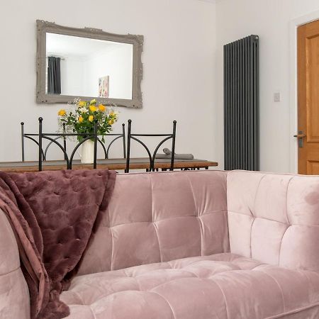 Pass The Keys Stylish 2 Bed Central Bath Apartment With Parking المظهر الخارجي الصورة